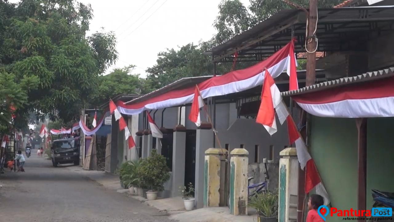 gambar bendera di setiap depan rumah