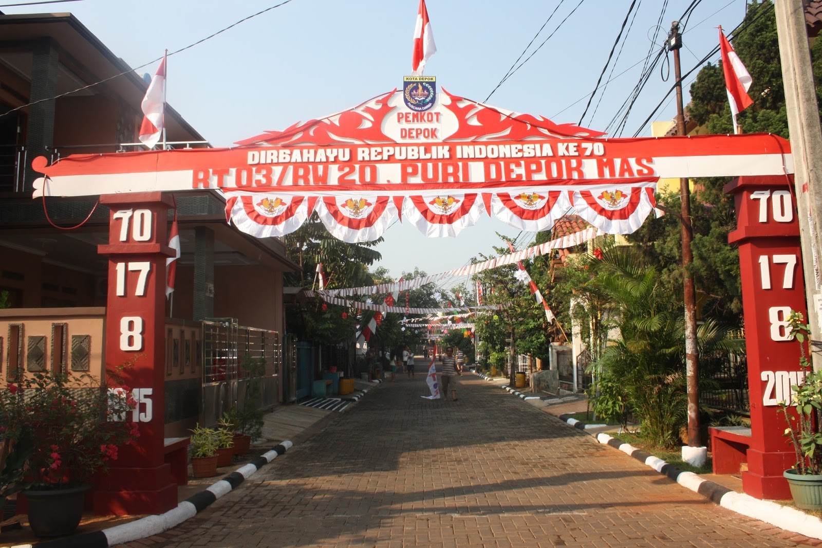 gambar gapura yang dihiasi